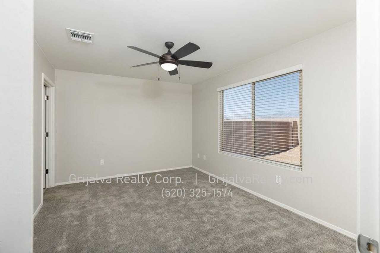8749 E Pebble Stone Ln - Photo 7 of 19