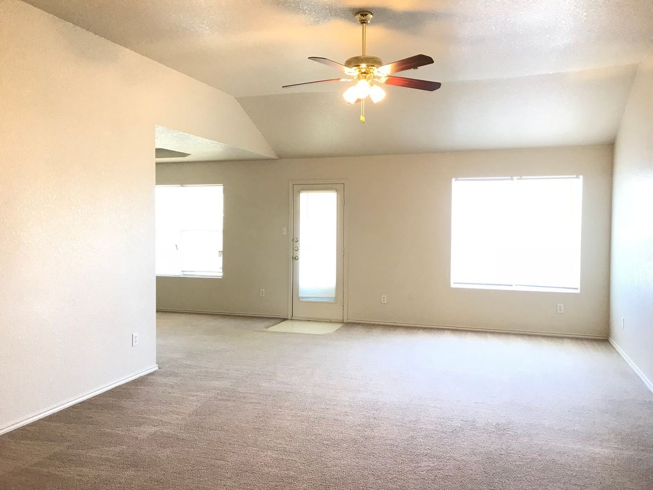 3401 Driftwood Dr - Photo 4 of 21