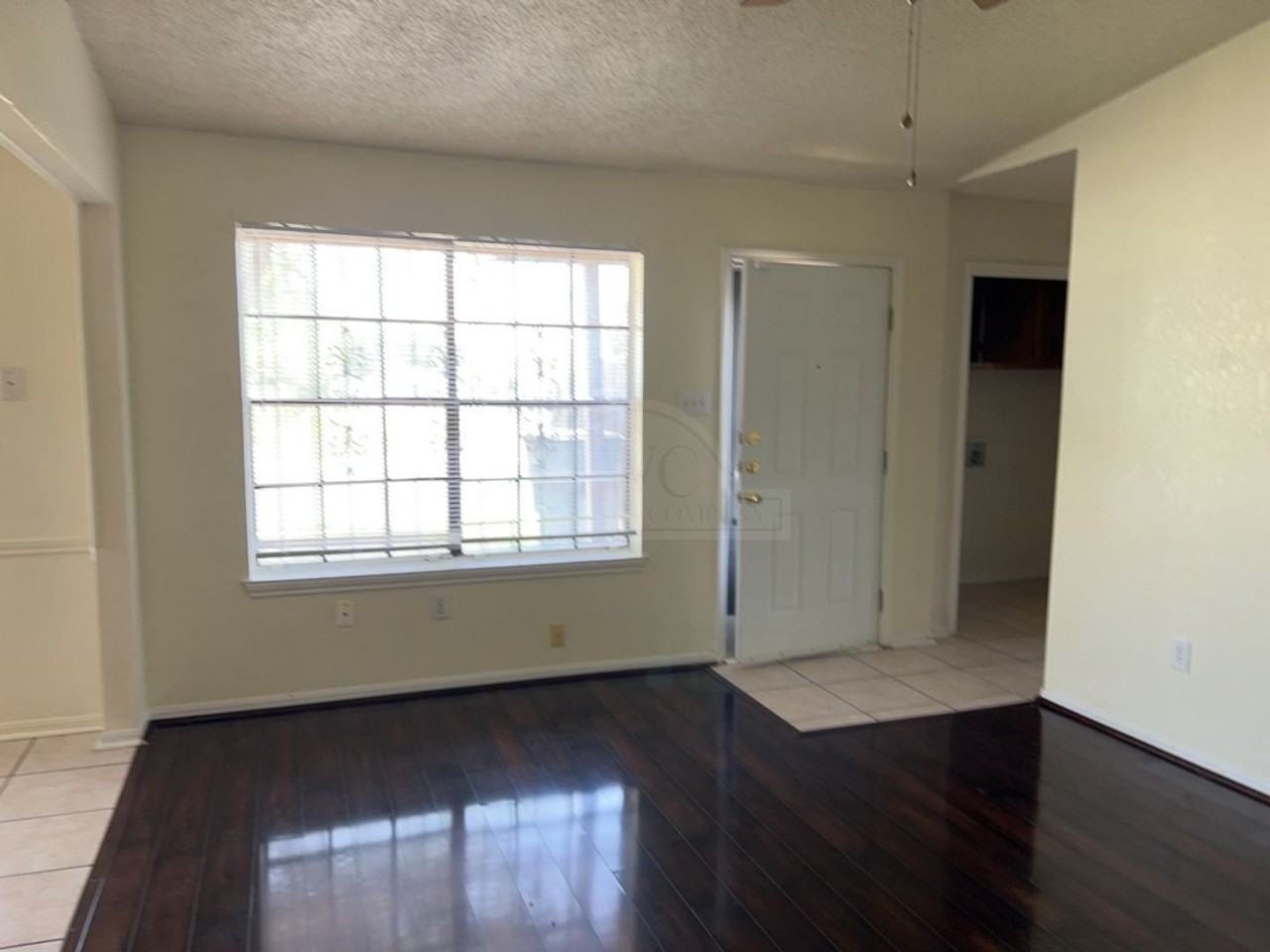 2224 Spicewood Dr - Photo 2 of 10