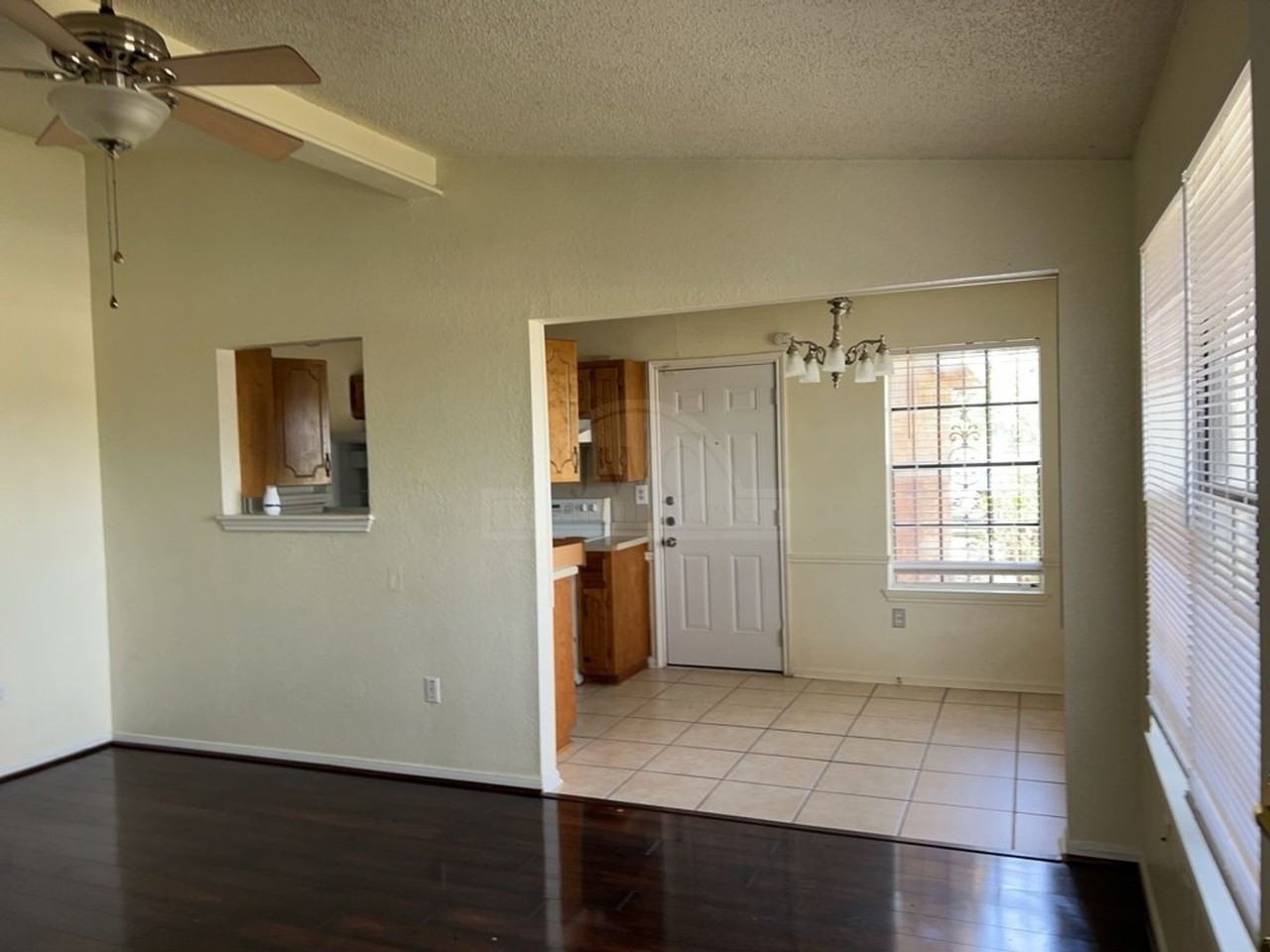 2224 Spicewood Dr - Photo 4 of 10