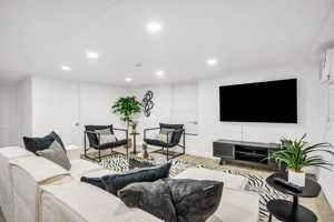 featured image of 2737 Stuart Dr