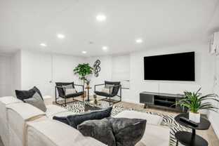 2737 Stuart - Photo 1 of 1