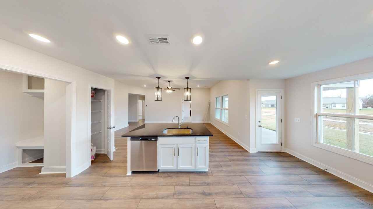 236 Donegal Dr - Photo 3 of 11