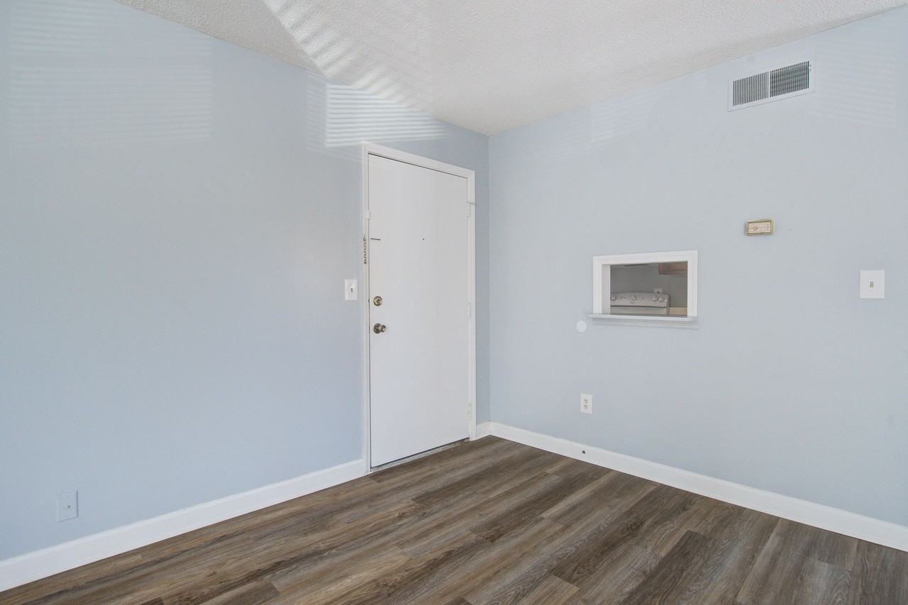 Jasper Apartments - Photo 3 of 17