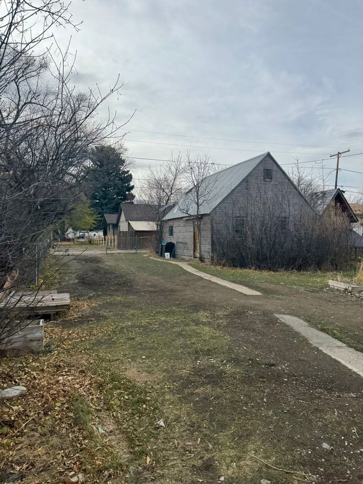 420 S 6th St - Photo 3 of 18