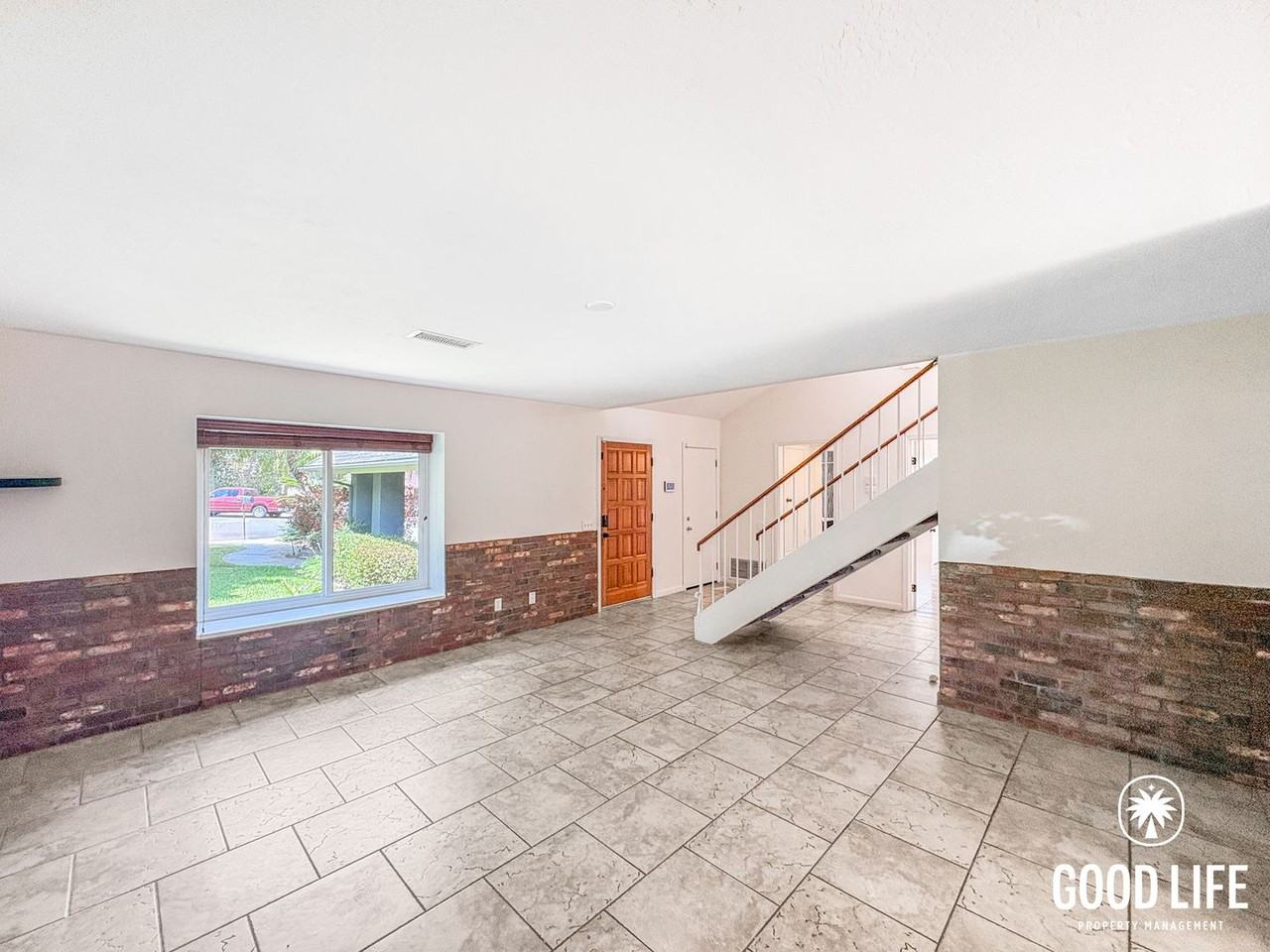340 Penrod Ct - Photo 5 of 36