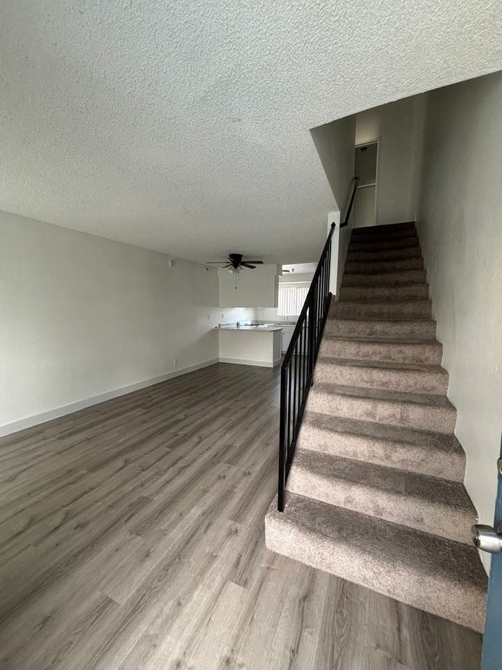 Welcome to 12909 Cordary Ave – Comfort & Convenience in the Heart of Hawthorne! - Photo 4 of 14