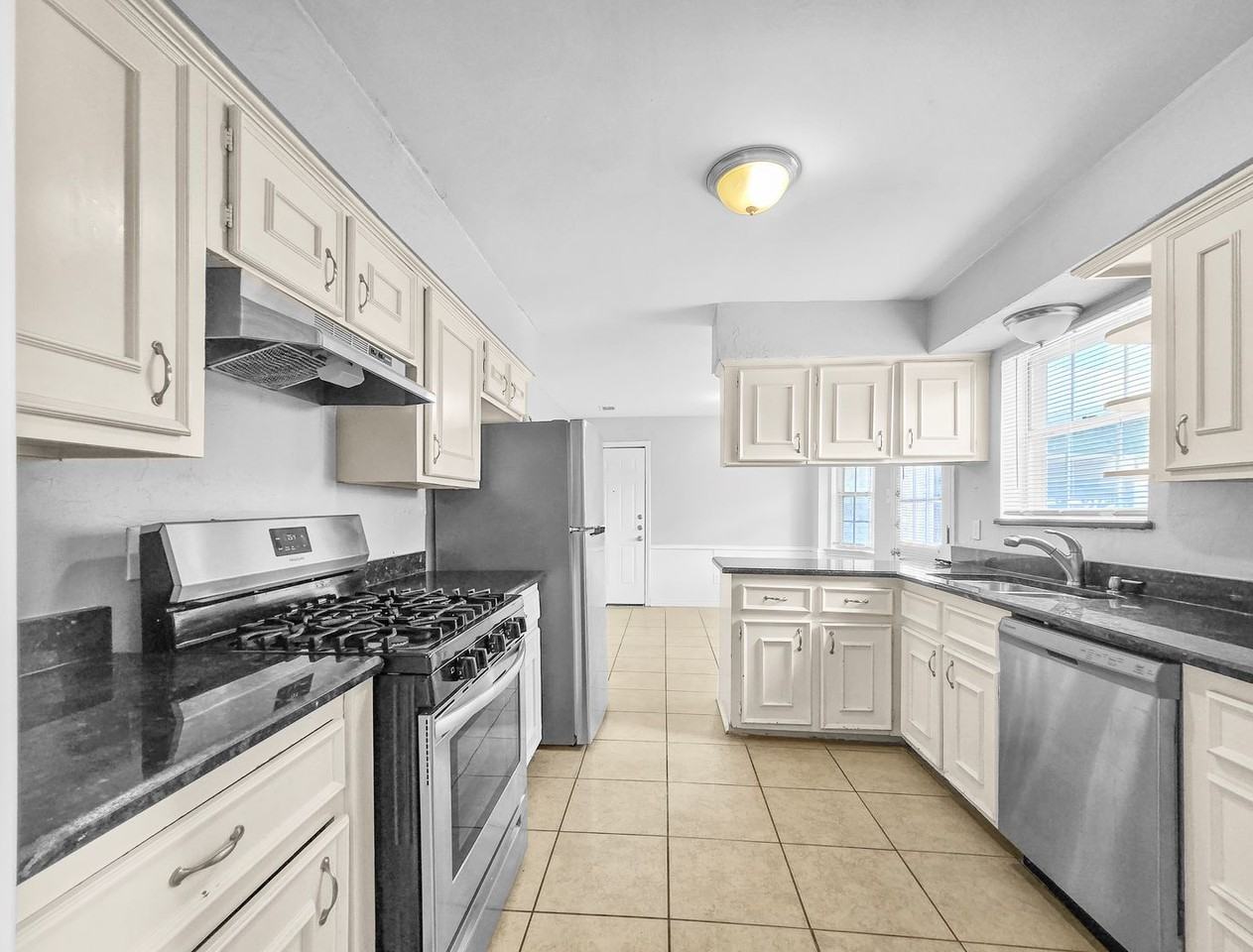 2404 Dalgreen Dr - Photo 3 of 16