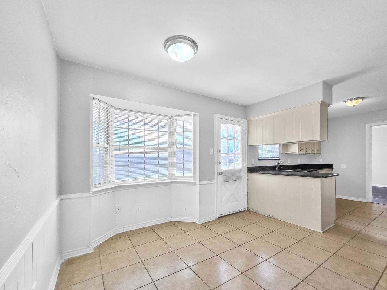 2404 Dalgreen Dr - Photo 4 of 16