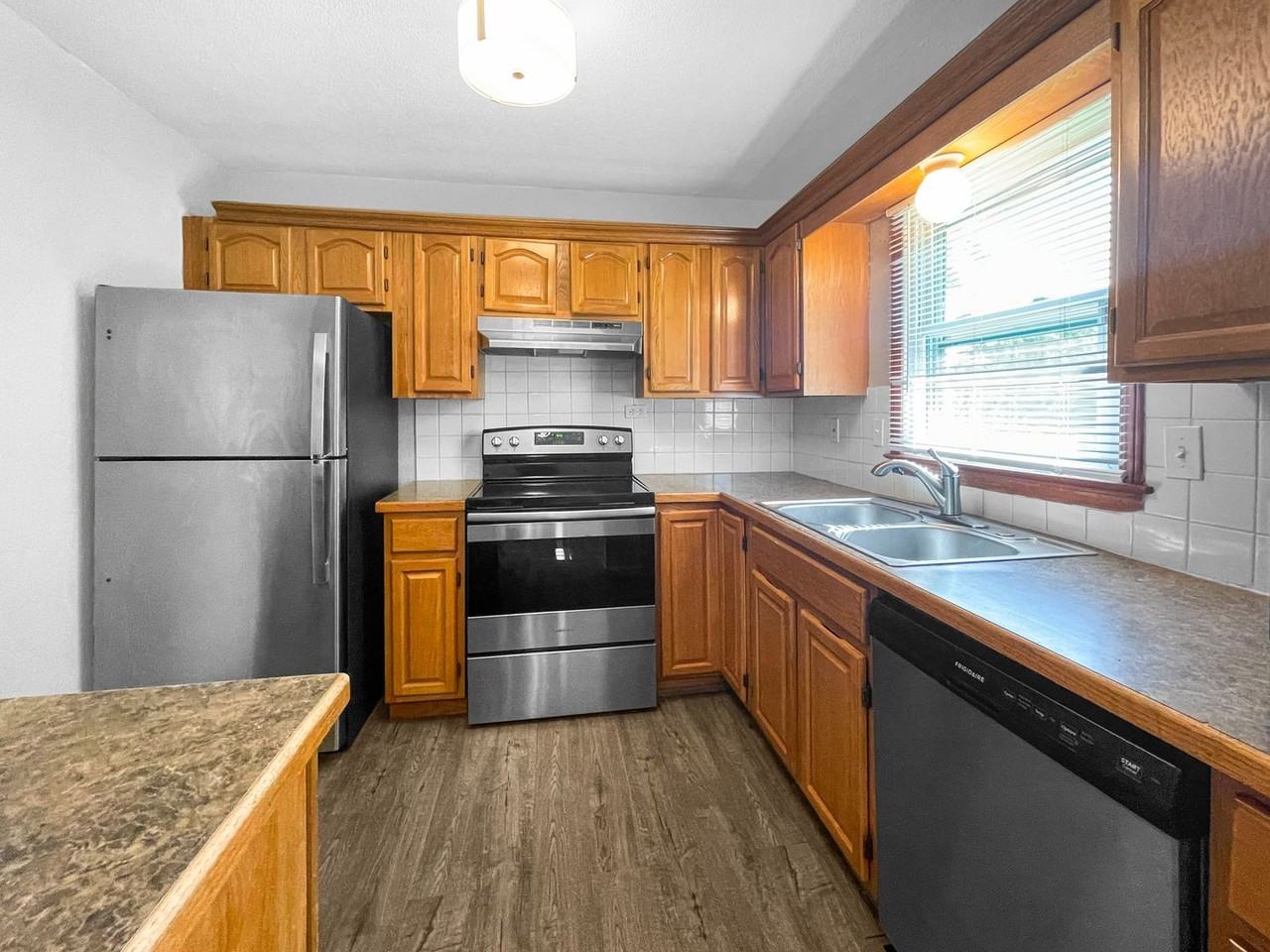 8307 Ditzler Ave - Photo 3 of 14