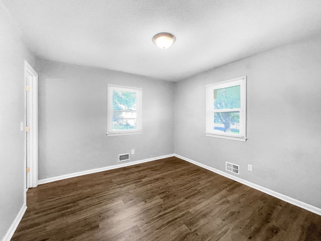 8307 Ditzler Ave - Photo 7 of 14