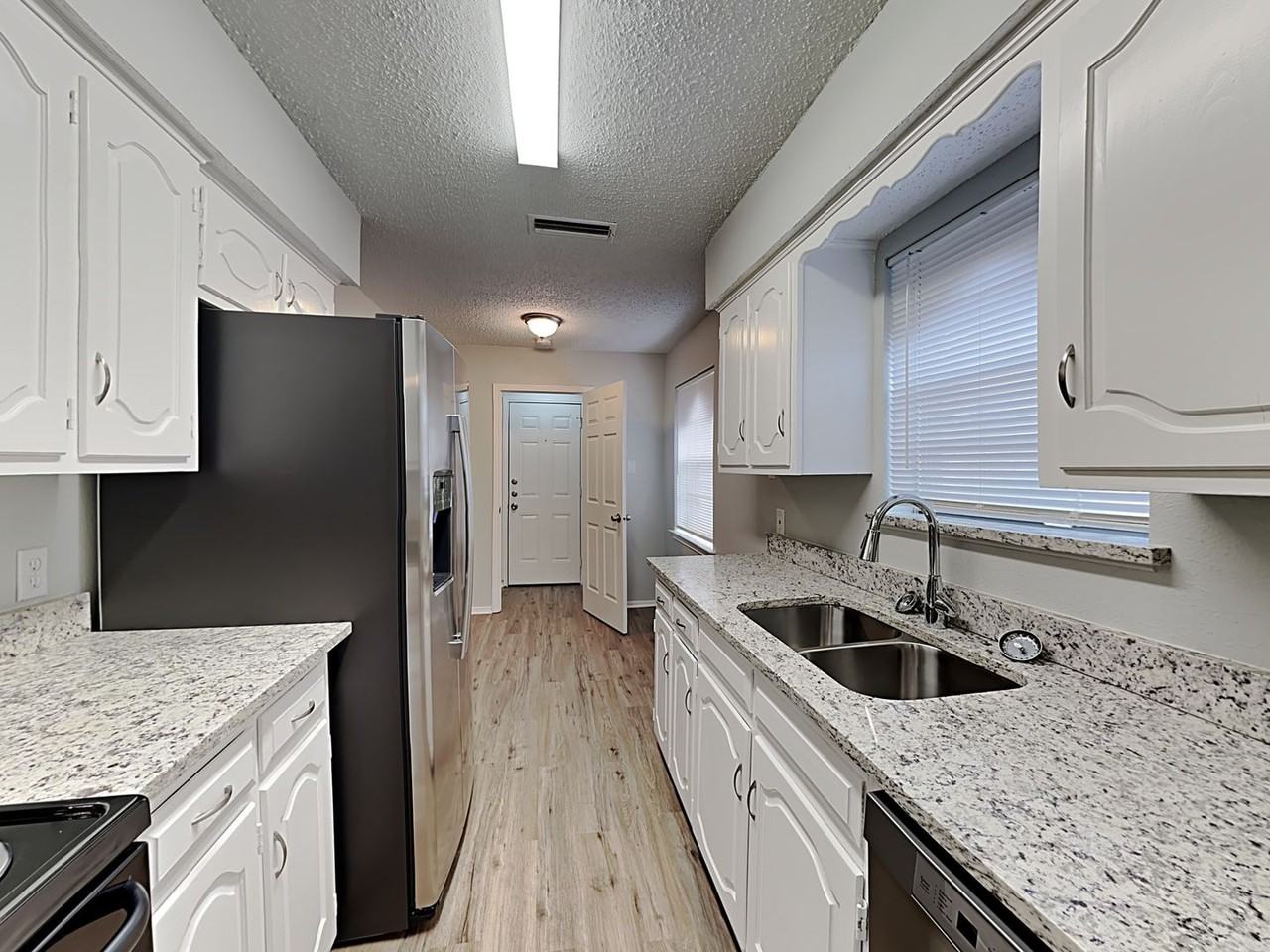 1349 Rutherford Dr - Photo 4 of 18