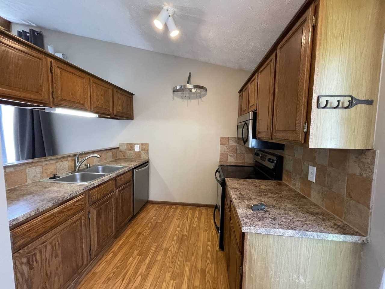 12814 S 28th Ave - Photo 4 of 14