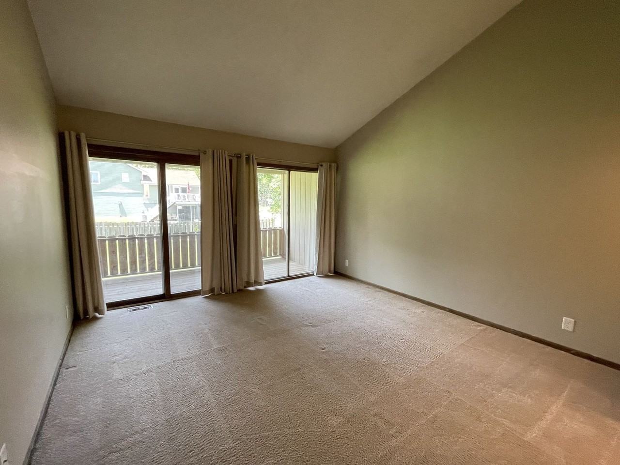 12814 S 28th Ave - Photo 5 of 14