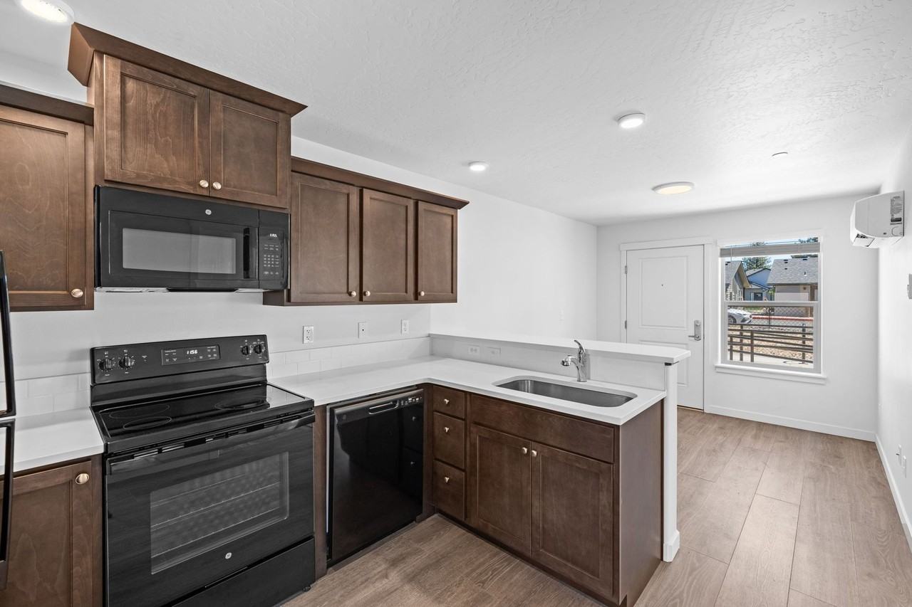 Cascade View Apartments - Photo 2 of 42