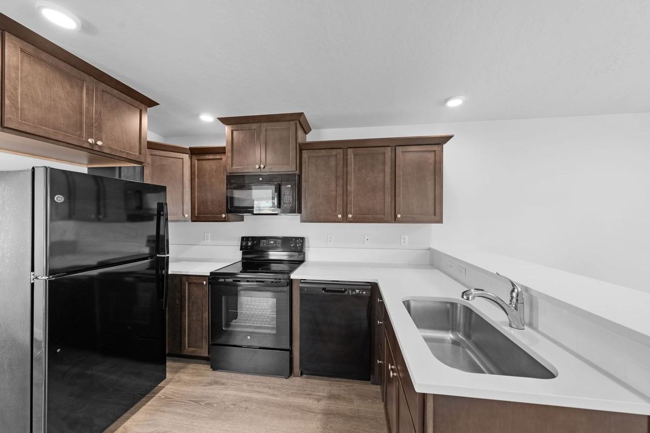 Cascade View Apartments - Photo 3 of 42