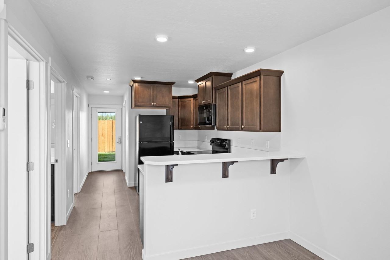 Cascade View Apartments - Photo 4 of 42