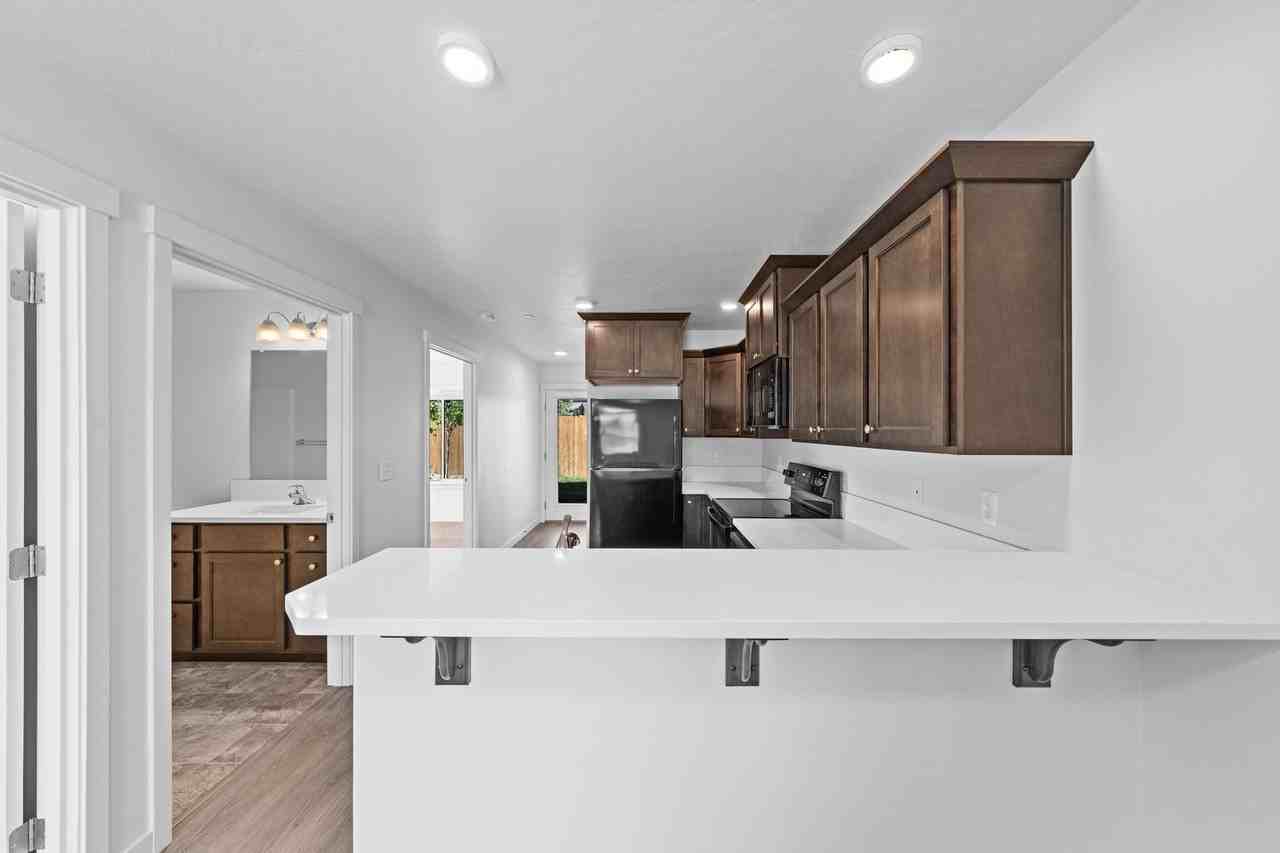 Cascade View Apartments - Photo 5 of 42