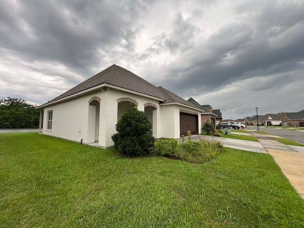 6212 Lake Edge Dr - Photo 2 of 43