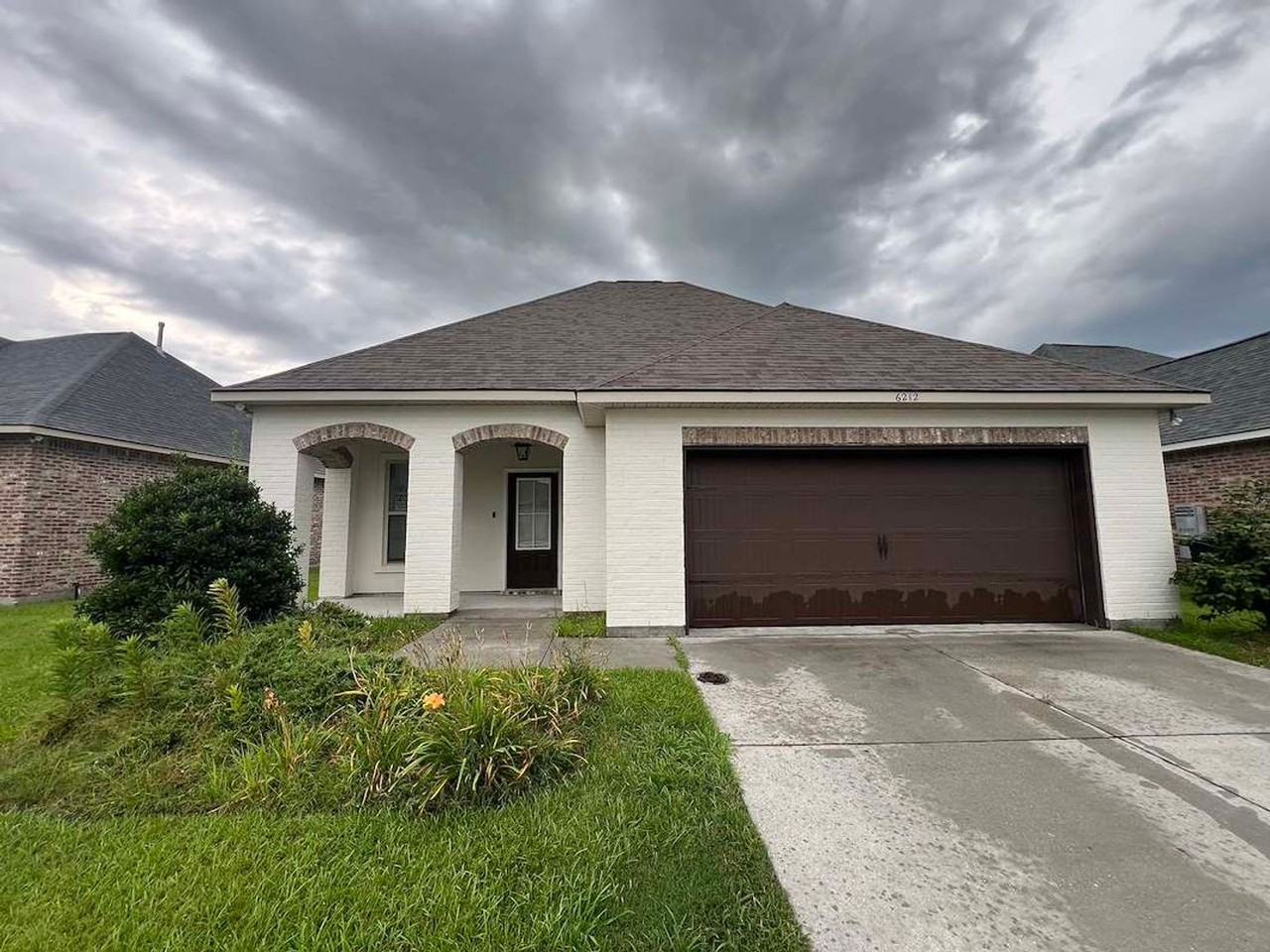 6212 Lake Edge Dr - Photo 3 of 43