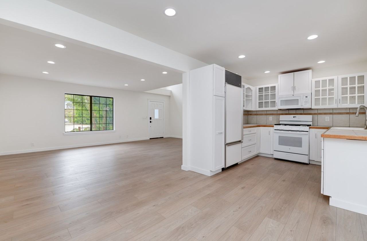 1058 3rd St - Photo 2 of 22