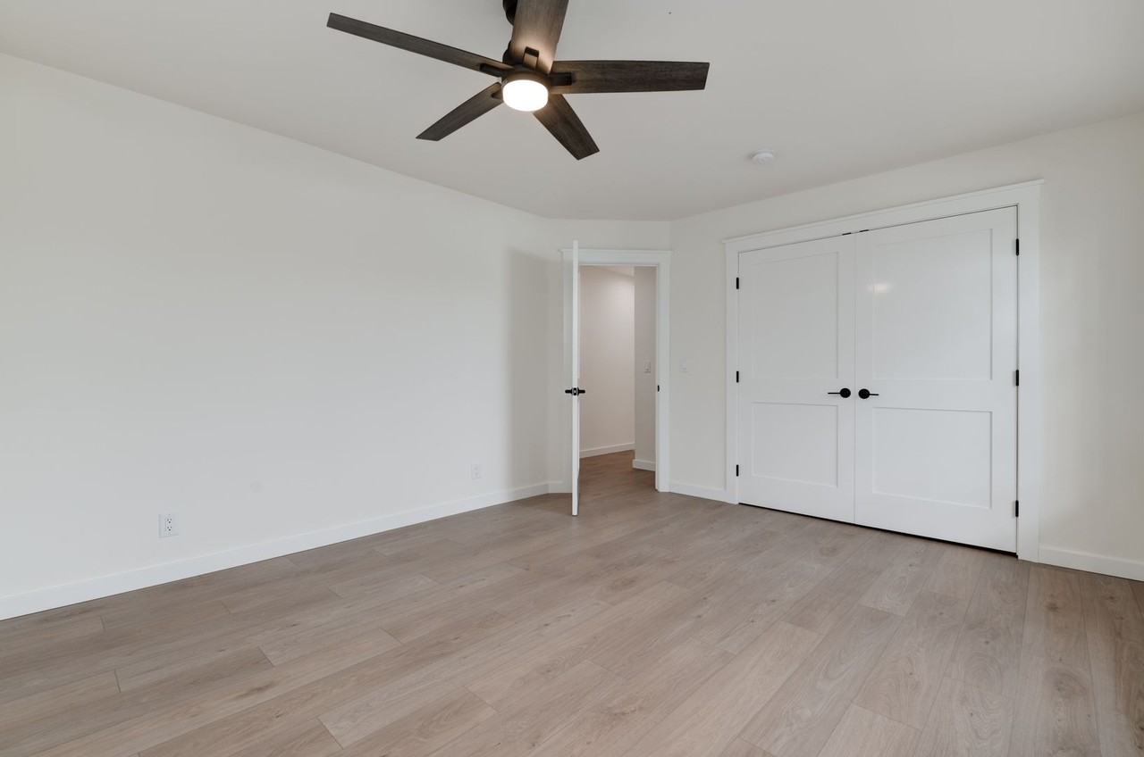 1058 3rd St - Photo 5 of 22