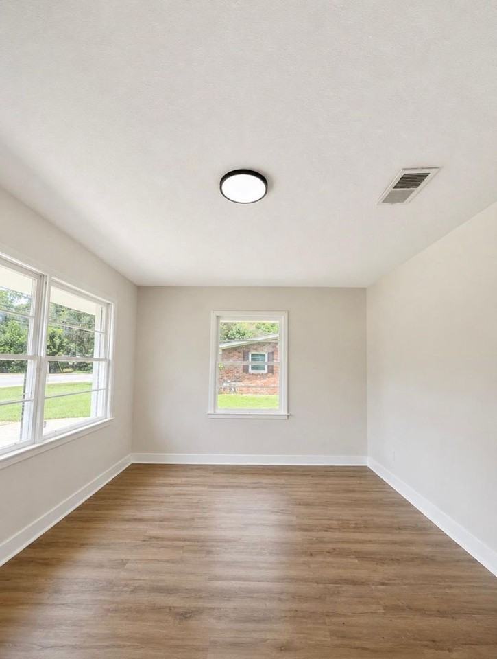 3821 Harrison Rd - Photo 3 of 15
