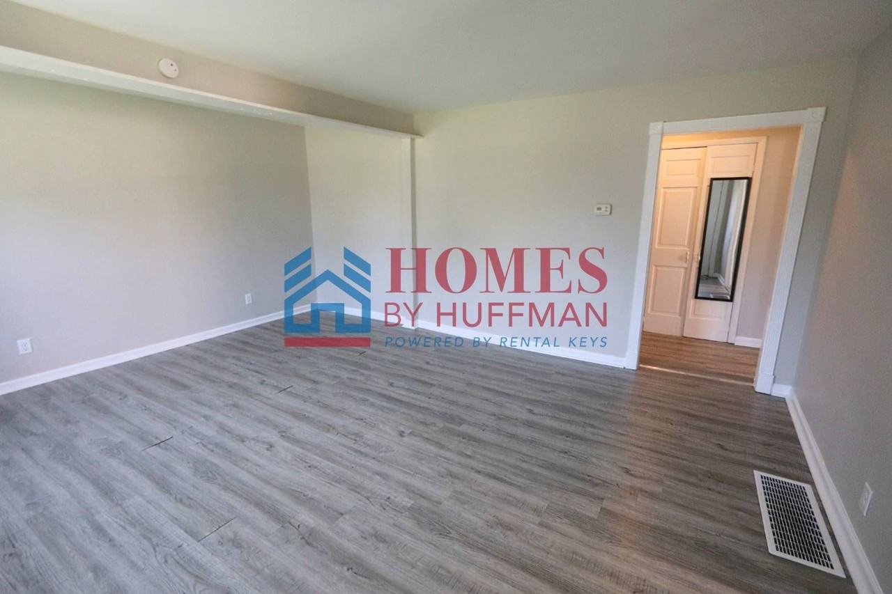 2211 Frisse Ave - Photo 3 of 18