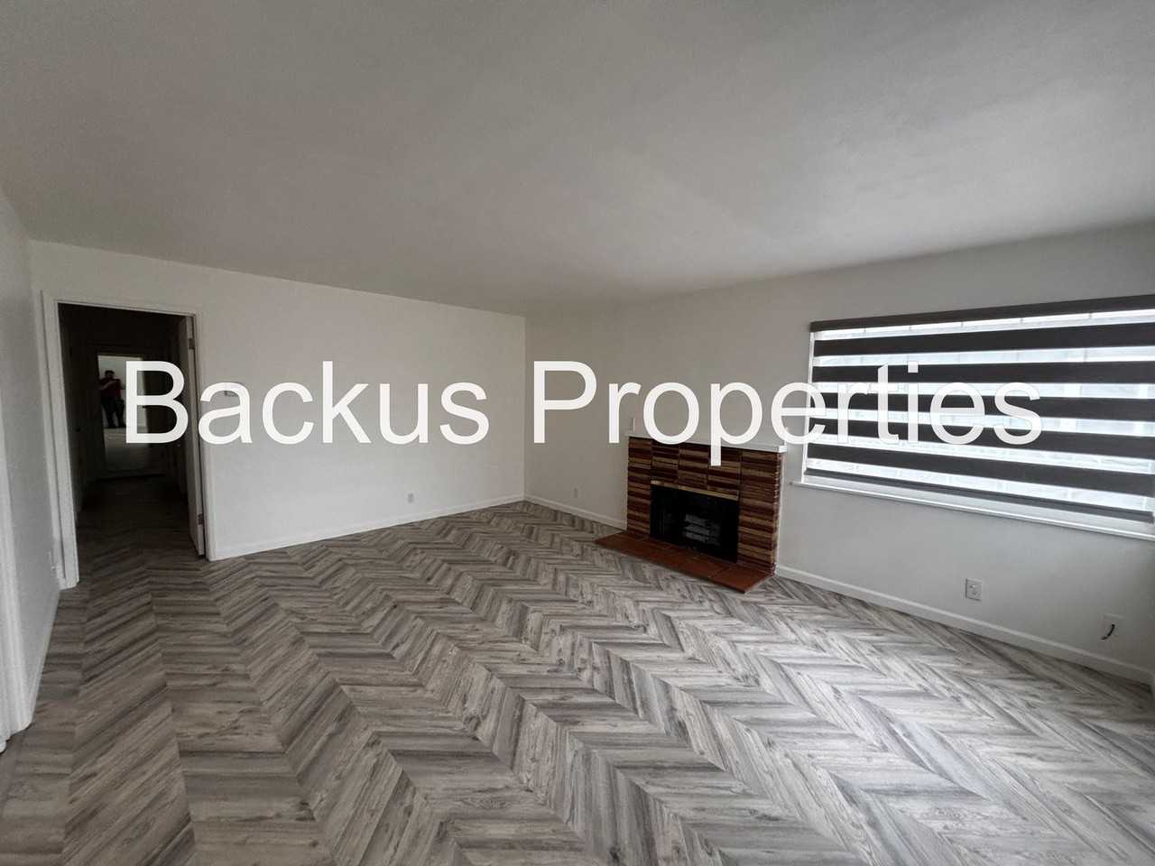 681 Alice St - Photo 3 of 24