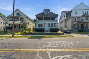 featured image of 371 Oakland St