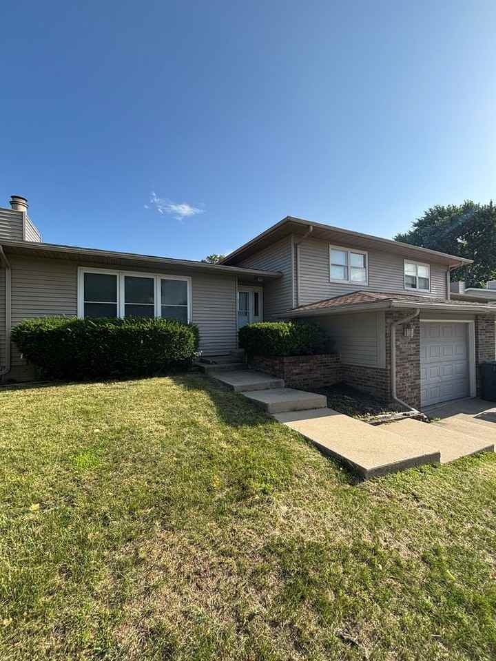 746 Olympic Dr - Photo 2 of 14
