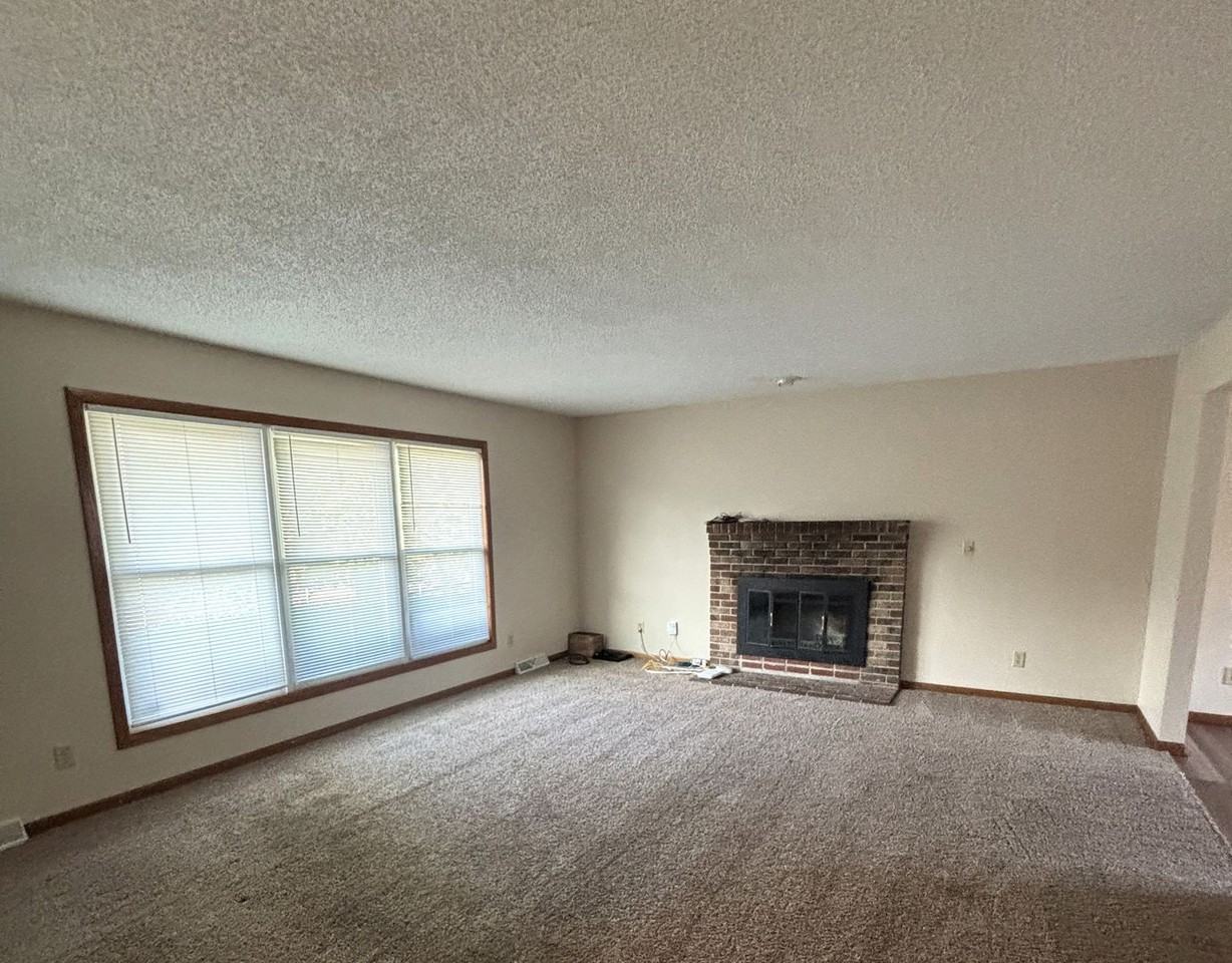 746 Olympic Dr - Photo 3 of 14