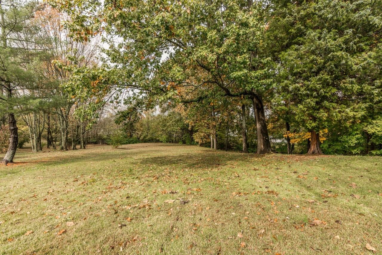 5216 Roxborough Dr - Photo 2 of 18
