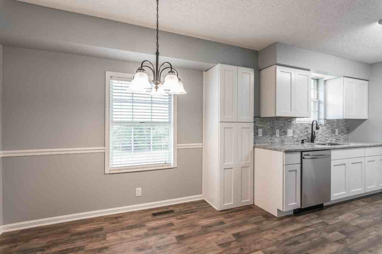 5216 Roxborough Dr - Photo 7 of 17