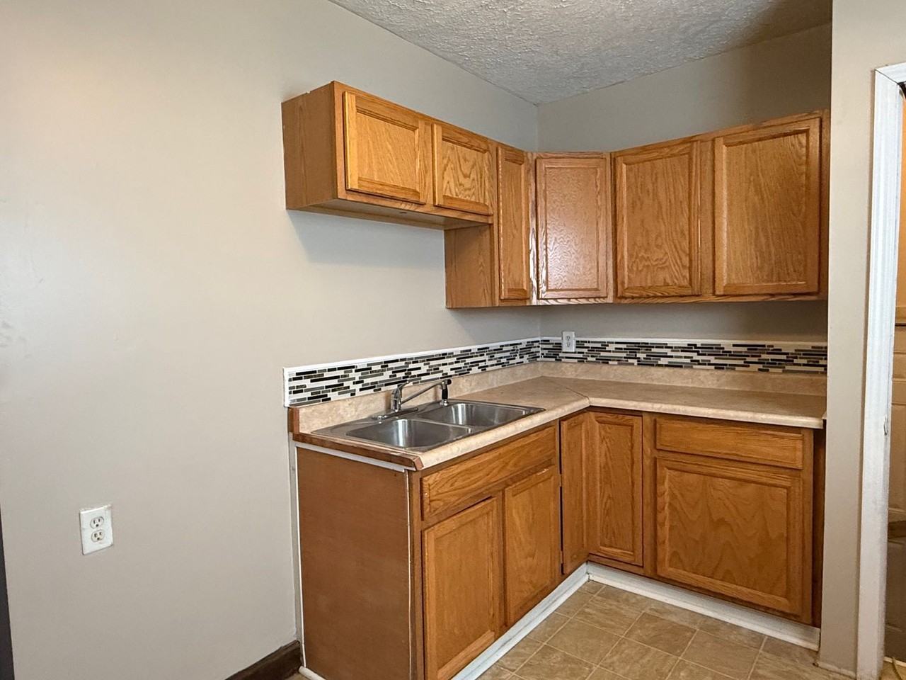 423 Eastern Ave - Photo 6 of 13