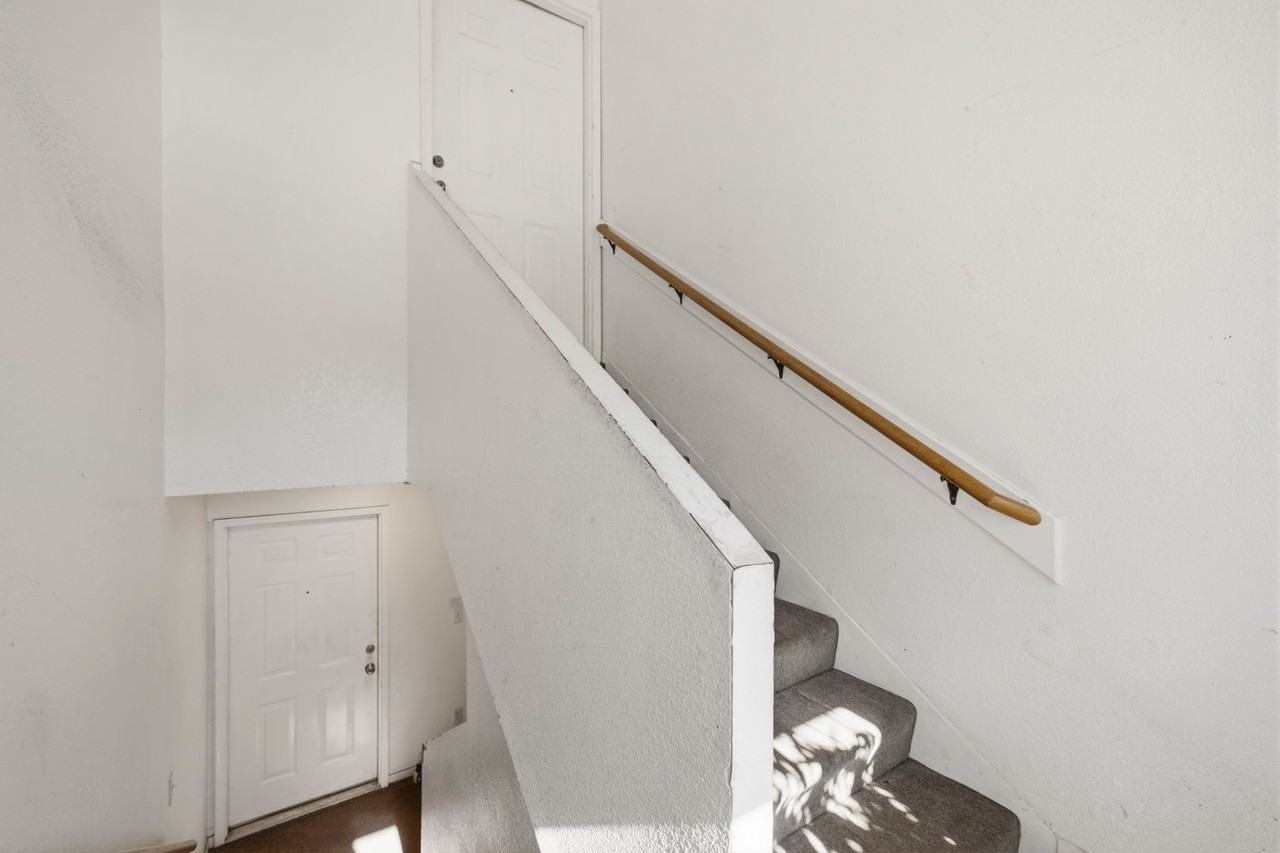 1619 11th Ave - Photo 2 of 16