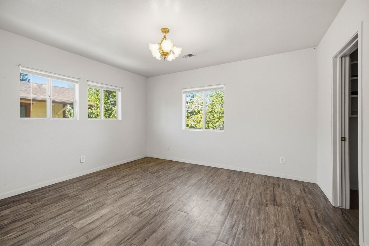1619 11th Ave - Photo 3 of 16