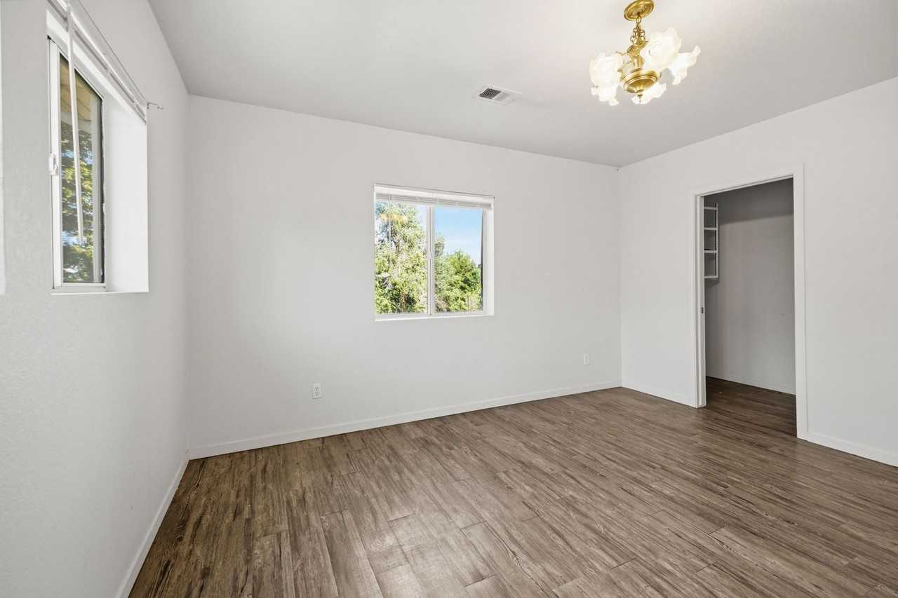 1619 11th Ave - Photo 4 of 16