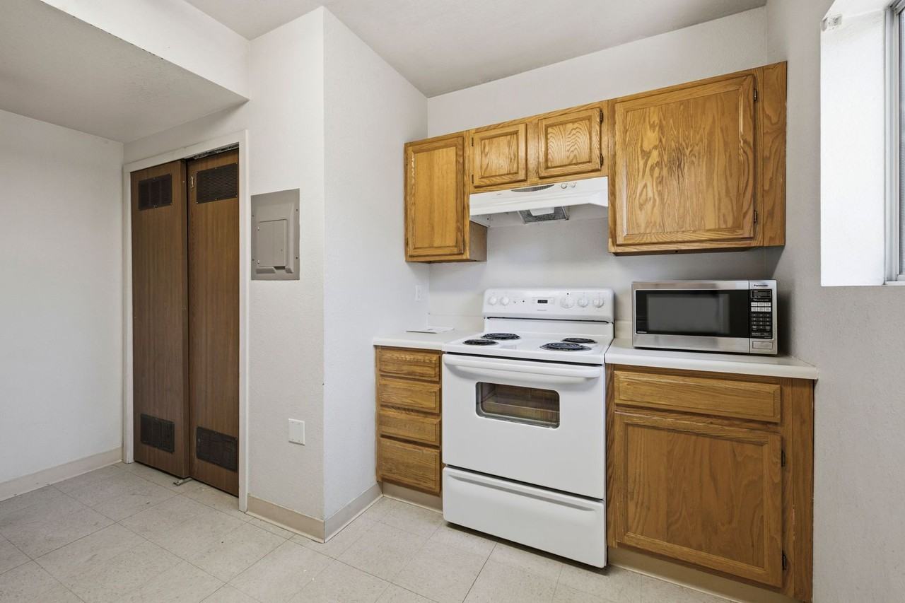 1619 11th Ave - Photo 6 of 16