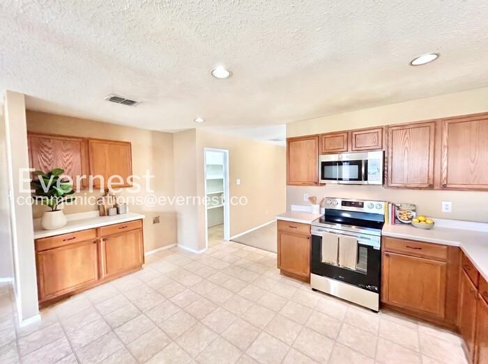 3422 Lipizzan Dr - Photo 2 of 27