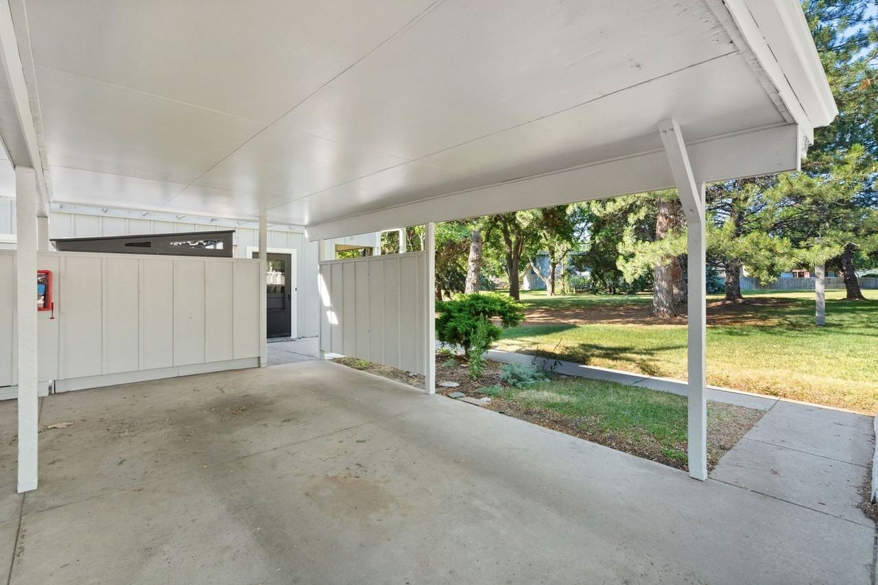 705 E Drake Rd - Photo 3 of 22