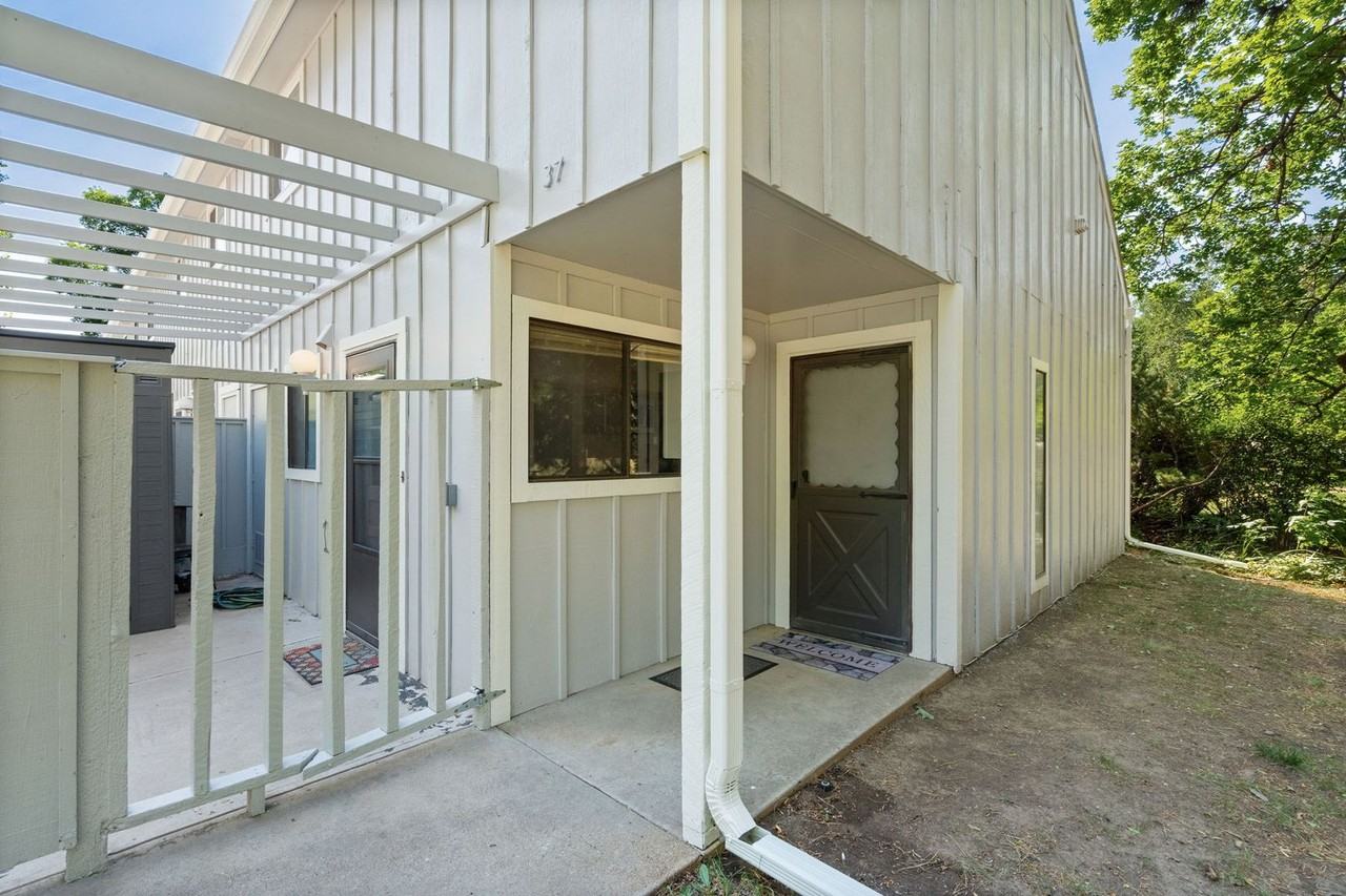 705 E Drake Rd - Photo 4 of 22