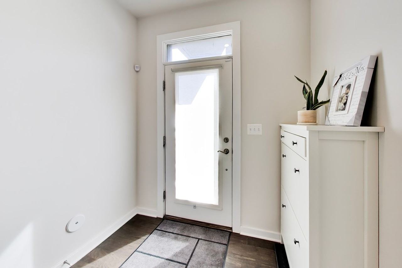 16212 Bushwick Pl - Photo 4 of 30