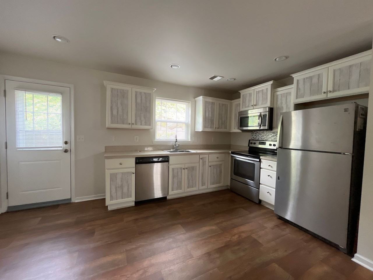 336 Central Park Ave - Photo 4 of 14