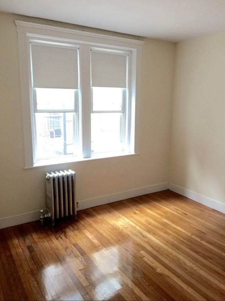 153 Washington St - Photo 6 of 10