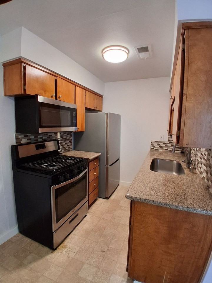 1190 S Winery Ave #222 - Photo 5 of 29