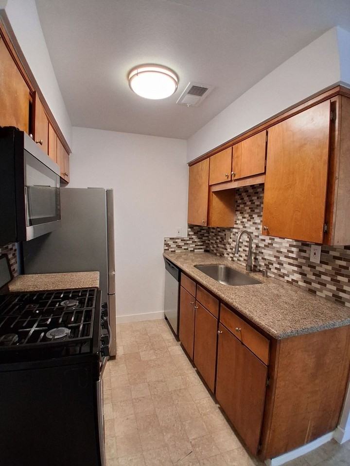 1190 S Winery Ave #222 - Photo 6 of 29
