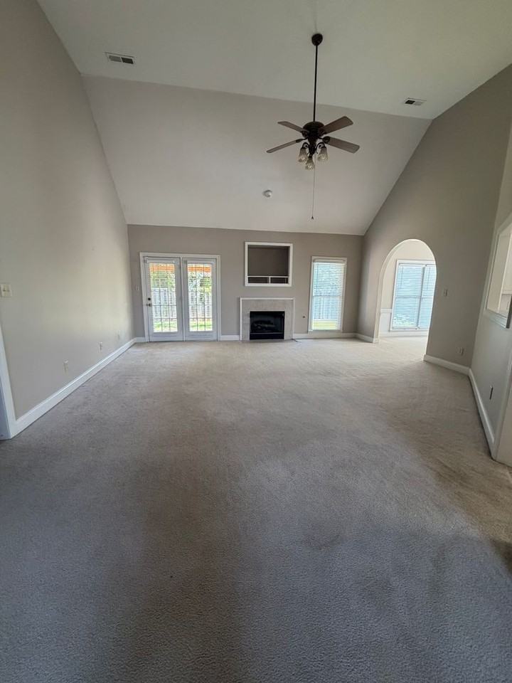 25 Plainsbrook Pl - Photo 2 of 14