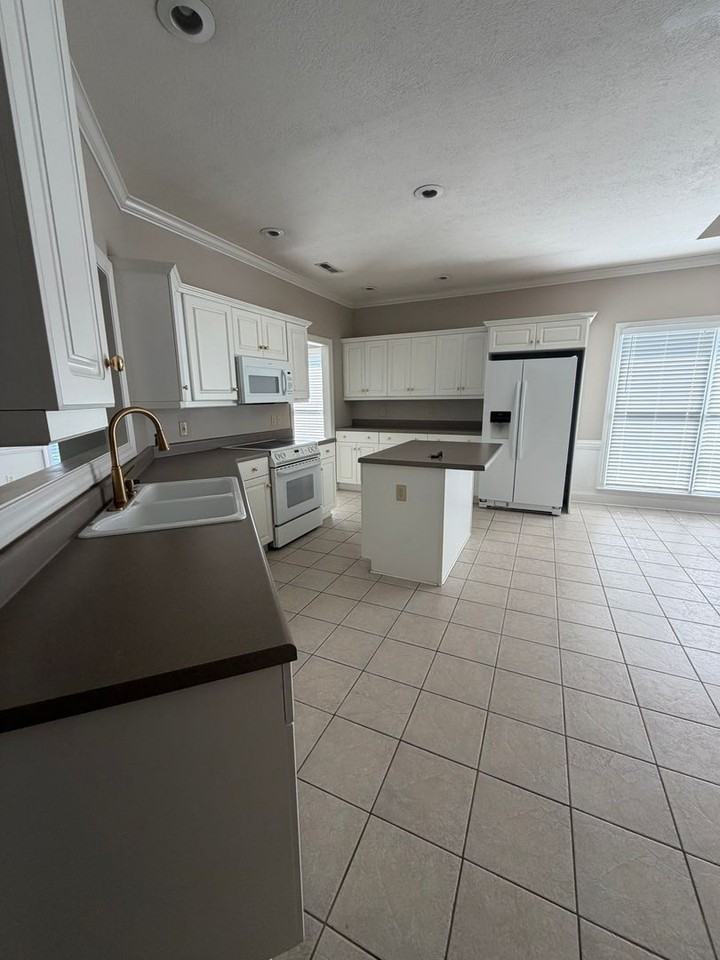 25 Plainsbrook Pl - Photo 3 of 14