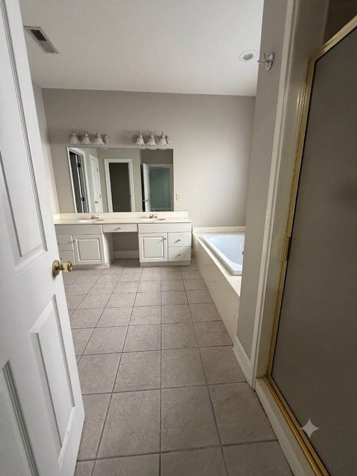 25 Plainsbrook Pl - Photo 7 of 14
